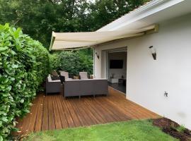 Villa jacuzzi entre Lac et Ocean, hotel in Cazaux