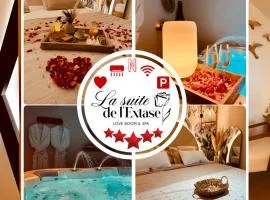 L'EXTASE - LOVE ROOM - Jacuzzi privé & Terrasse - Parking et Wifi Gratuit - Elégance & Confort - Une expérience Détente et Sensuelle à votre portée ! OFFRE SPÉCIALE
