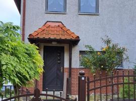 ! Ferienwohnung am Schlossberg, ξενοδοχείο σε Blankenburg