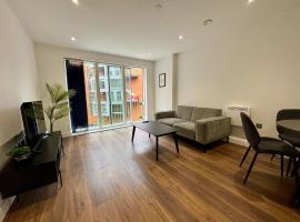 1 Bed Serviced Apartment Bracknell with parking 5 mins from station, hotel em Bracknell