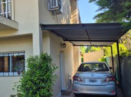 Casa lago lacar, hotel en Bella Vista