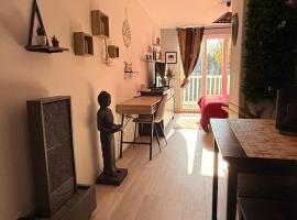 Lescale Zen de Bailly, hotel i Bailly-Romainvilliers