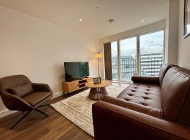 Luxury 2 bed Apt Near Ascot & Windsor, hotel in Bracknell