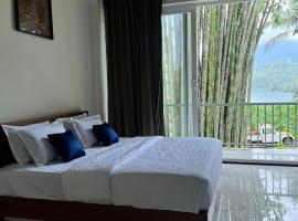 Gcc Saffron، فندق مع أحواض استحمام ساخنة في واياناد