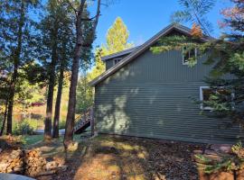 Chalet lac Chantelle, Hotel in Chertsey