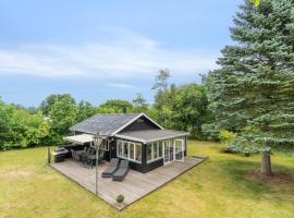 2 Bedroom Awesome Home In Hasle, hotelli kohteessa Hasle