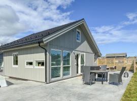 4 Bedroom Lovely Home In Færvik, villa in Gjerstad