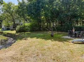 Cozy Home In Hoeven With Wifi