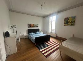 Paradeux - Chambres dans grande Maison Gite sur Argenteuil, Parking dans cour securisée, Pension in Argenteuil