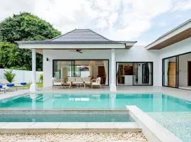 Luan Residence 3BR Pool Walk to Beach and Village