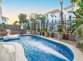 Ha Long 6BRS Beach Villa With Pool, Jacuzzi and Sauna、ハロンのヴィラ