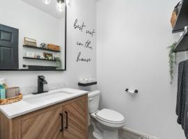 North Fontana pool house, Hotel in Fontana