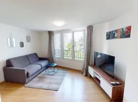 Fresh and Bright 1-Bedroom Centre Apartment - AL11