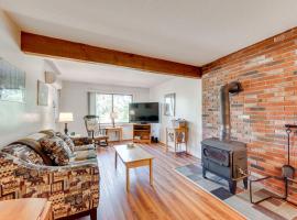 White Mtn Adventure Base! Cozy Bartlett Condo, hotel en Cooks Crossing