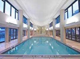 Address - 215 Fort York Blvd M5V Steps to YTZ Airport and CN Tower