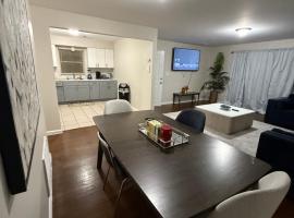 Charming Large 3 beds-2 bath Newark EWR NYC，位于纽瓦克的酒店