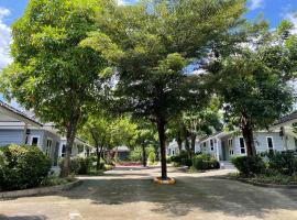 Mina Resort and Spa, hotel com estacionamento em Loei
