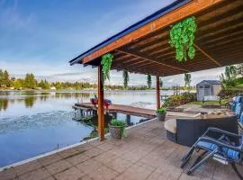 Serene 3BR Home in Kent with Modern Comforts