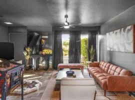 2BR Townhome with Pool and BBQ - Walk to Old Town