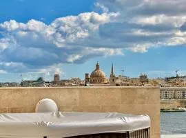 Panoramic & Jacuzzi Seafront, Seaview Sliema Penthouse