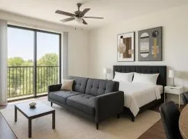 Velvet King Studio Urban Escape A15