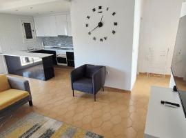 Apartamento LaPlaza Villamartin、Los Dolsesのホテル