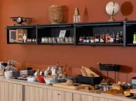 四季里爾機場酒店