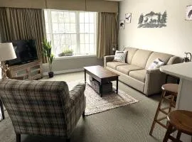 Deluxe Ski On Off 1BR Suite Sleeps 4 on Jiminy Mtn