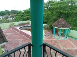 34 Bluefields garden