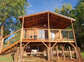 Ardoise et miel la grande cabane: Sadroc şehrinde bir otel