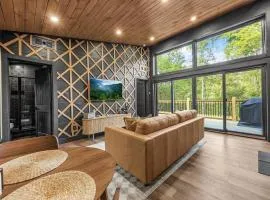 High-End Smoky Mountain Hideaway With Hot Tub