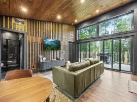 Luxury Cabin Hot Tub & Fire Pit Couples Retreat
