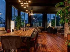 Luxury Roma Sur House with Rooftop Dining