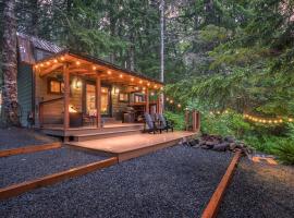 L'il Finch at Mount Rainier, self catering accommodation in Ashford