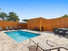 Grand Retreat II: 4BR, 5BA, sleeps 15 Private pool Your perfect escape!