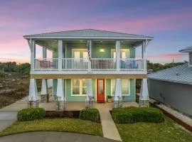 5 Bed, 5 Bath Beach Home/Only a 3 Minute Walk To The Beach! SLEEPS 12