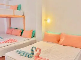 Lazy Sunday Khaosan Hotel