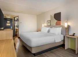Spark by Hilton Atlanta Airport South College Park