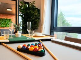 Brand-New Luxury Apartment Terrace - Opposite Piccadilly Line - 1-8 Guests, hotel di Uxbridge