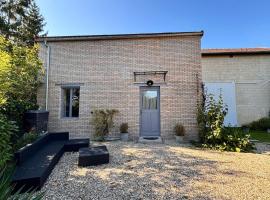 Gîte Elonie, Maison entière avec jardin et parking、Andrésyのホテル
