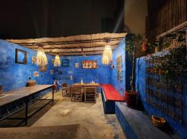 Charming Moroccan Guest House with Patio & Terrace, hotel en Fez