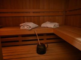 A-Frame Wellness Villa with Private Pool, Sauna & Jacuzzi near Belgrade, hotel v destinaci Koraćica