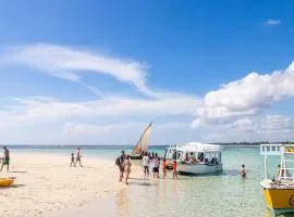 HABZ RIDES Private Glass Bottom Boat Excursions