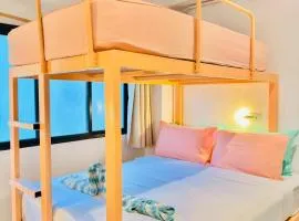 Lazy Sunday Khaosan Hotel