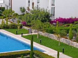 Idyll Homes THE PENTHOUSE, hotel con campo de golf en Avdhellero