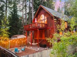 Outdoor Dining Fireplace Trails Nearby Cedar Hollow Retreat by AvantStay