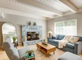 Hot Tub and Game Room Luxe Cabin, Day Trip to Tahoe