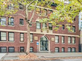 Charming Downtown Seattle Condo Steps from Iconic Sights!