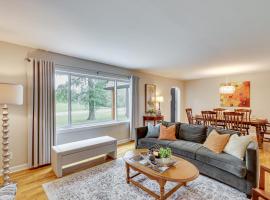 토피카에 위치한 호텔 Topeka Farmhouse Hideaway 5 Mi to Downtown!