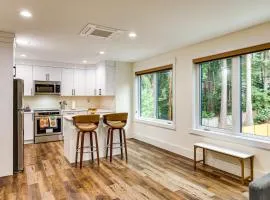 Quiet PNW Base Walkable Apt in Normandy Park